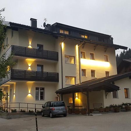 Casa Baldelli Hotell Toblach Exteriör bild