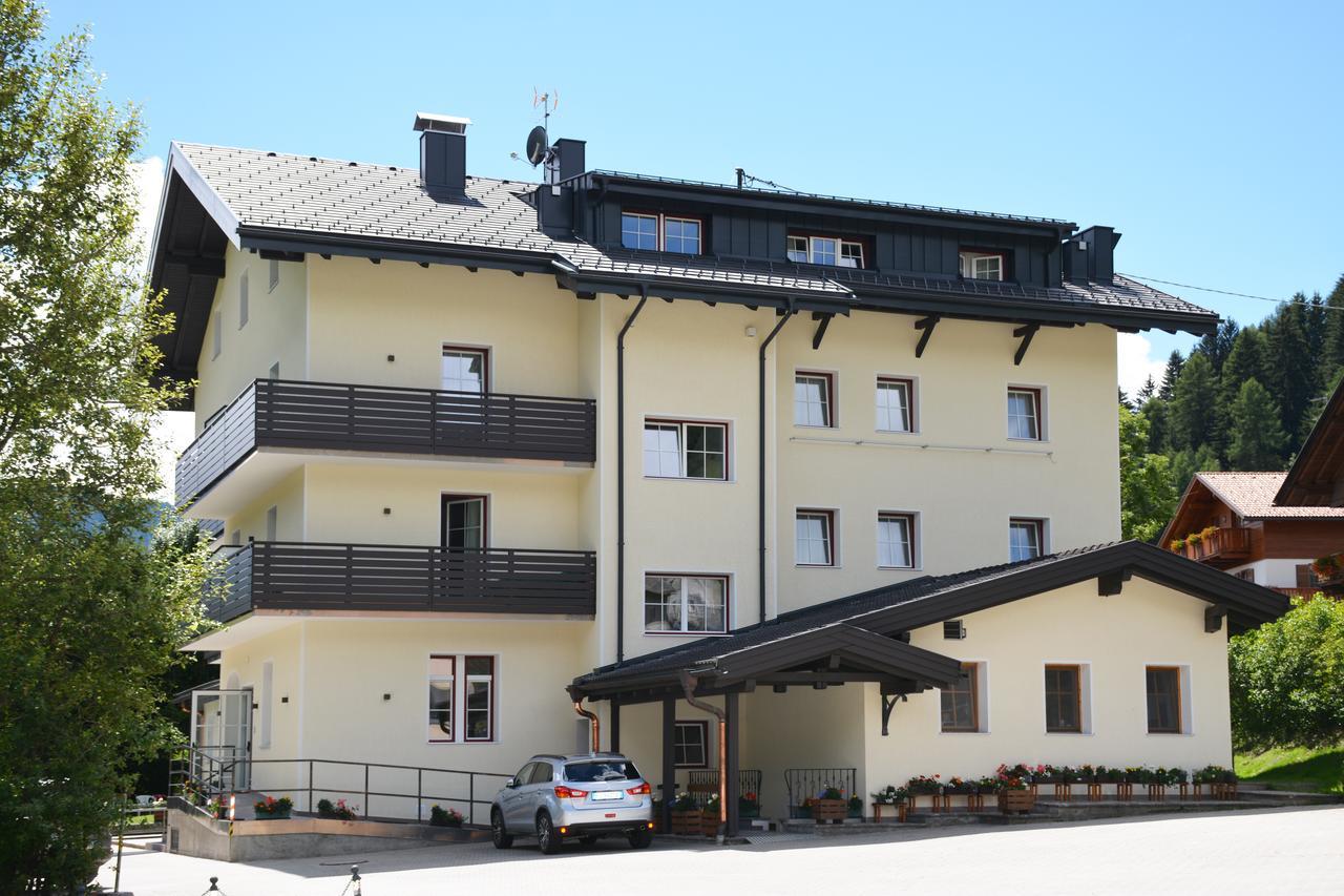 Casa Baldelli Hotell Toblach Exteriör bild